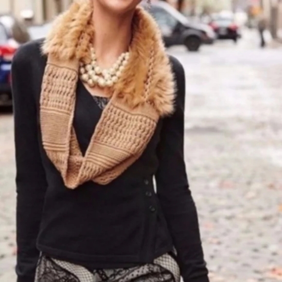 CAbi Tigress Scarf OS - Picture 1 of 8